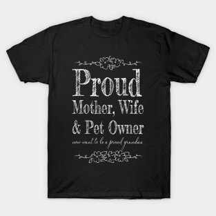 Proud mom, wife & pet owner T-Shirt